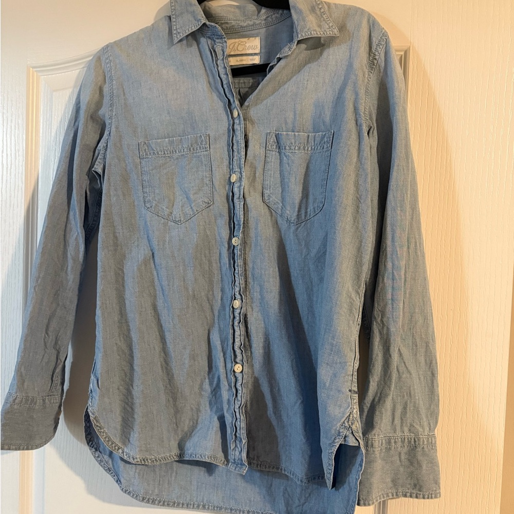 Women’s J. Crew 100% cotton chambray shirt